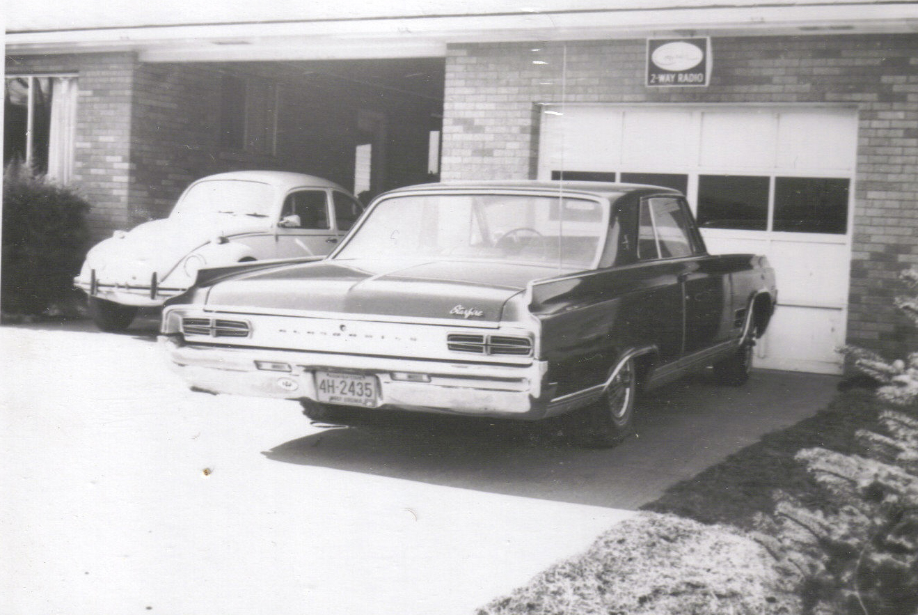 cars in the driveway 1972